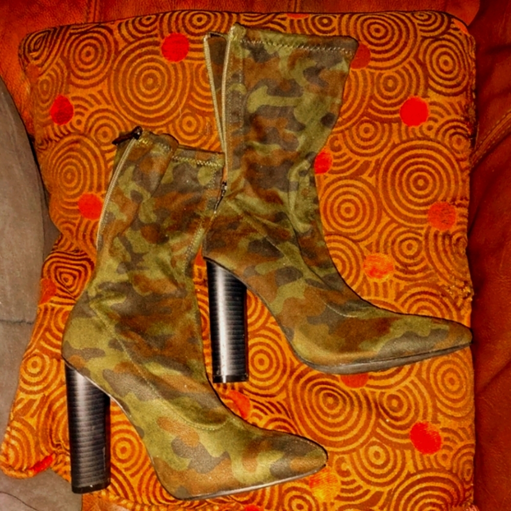 Olivia Miller • Hollis Camo Print Microsuede High Heel Boot in Olive Green US 6